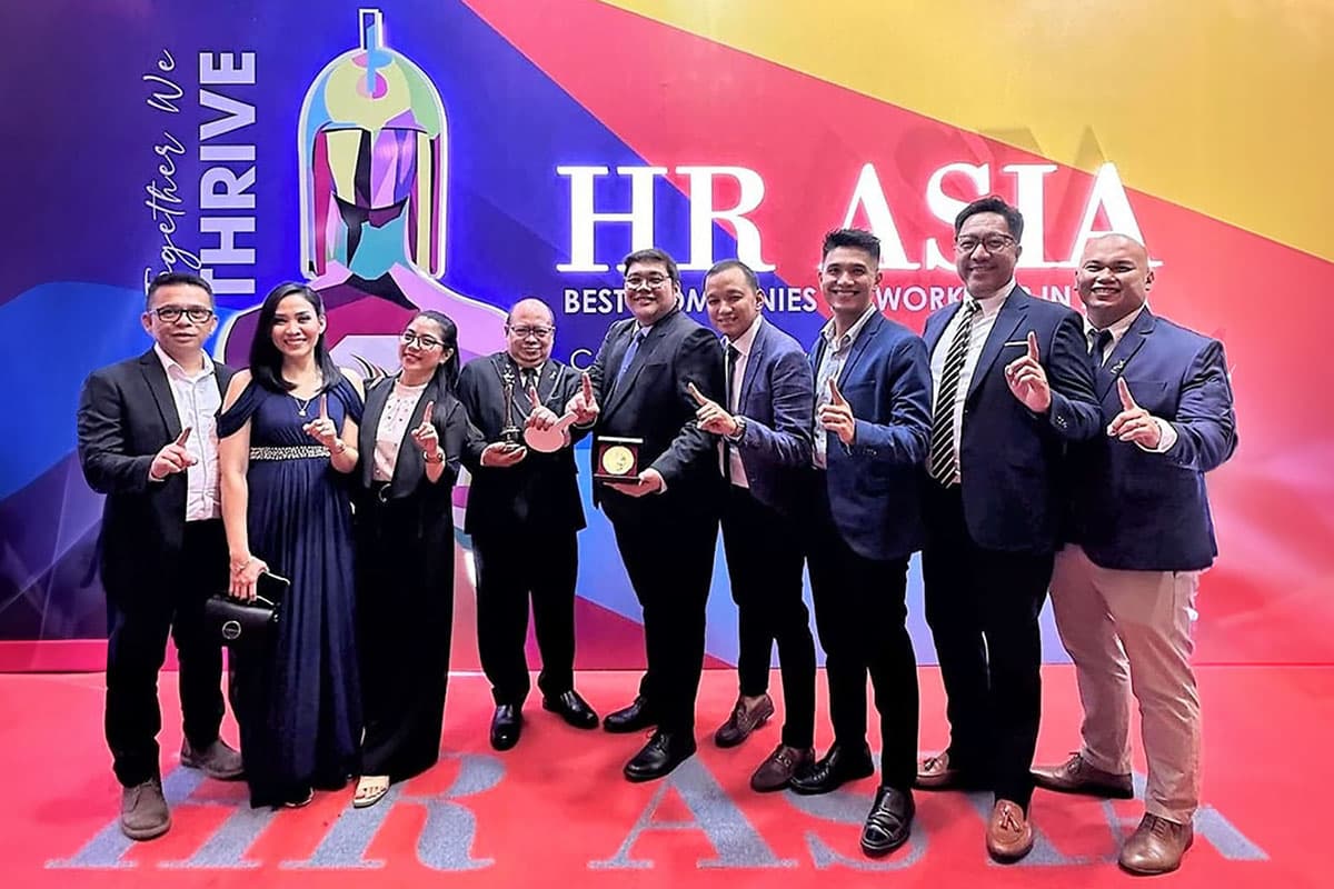 HR ASIA 2023 award picture (1)